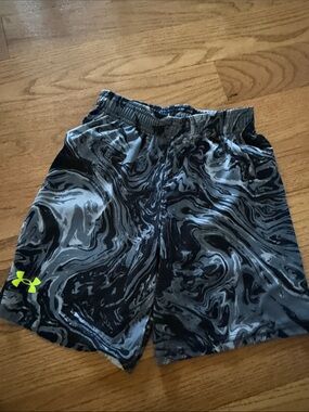 Under Armour Boys  Black & Gray Marble CamoPrint Athletic Shorts with Neon Logo